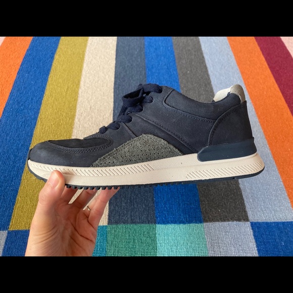 navy trainers size 5